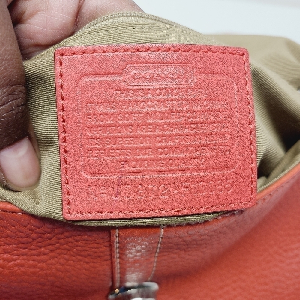 Coach | Vintage Salmon Pink Leather Pebble Top Hobo Bag (One Size) - Picture 3 of 16